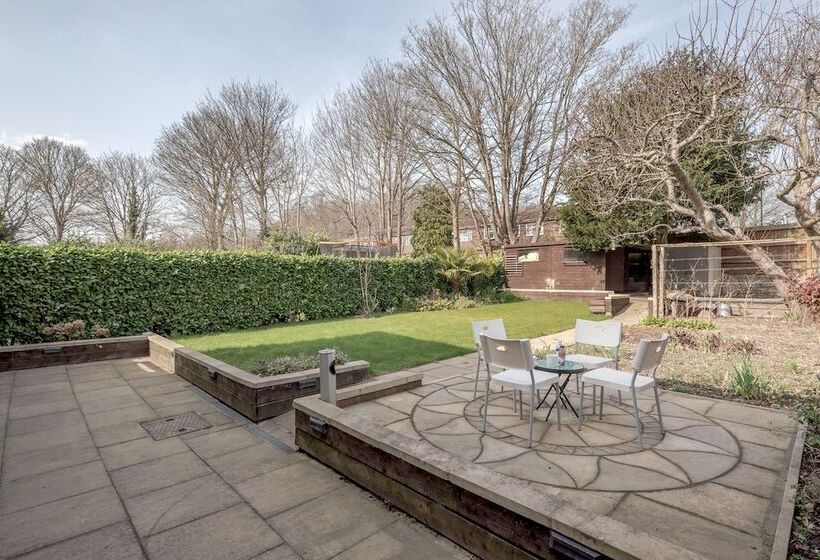 Mpl Apartments Woodside House By Harry Potter Studios