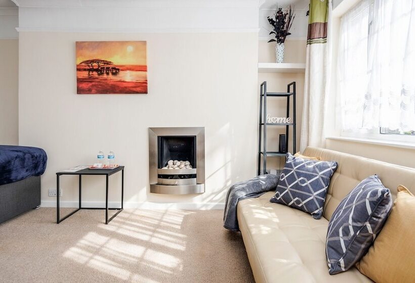 Mpl Apartments Woodside House By Harry Potter Studios