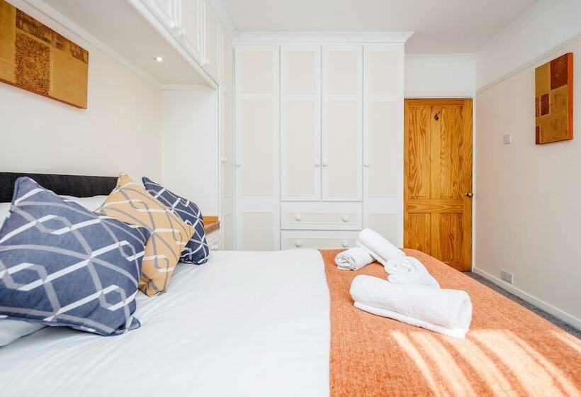 Mpl Apartments Woodside House By Harry Potter Studios