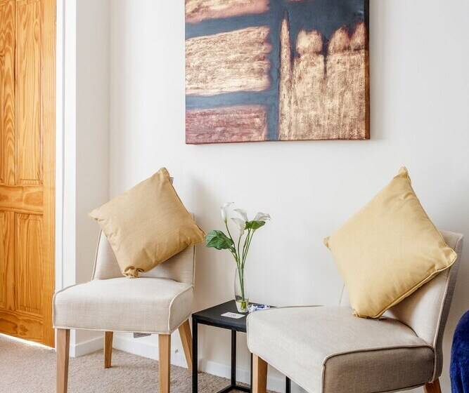 Mpl Apartments Woodside House By Harry Potter Studios