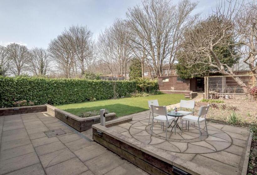 Mpl Apartments Woodside House By Harry Potter Studios