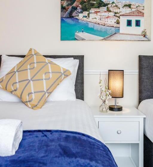 Mpl Apartments Woodside House By Harry Potter Studios