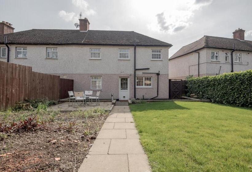 Mpl Apartments Woodside House By Harry Potter Studios