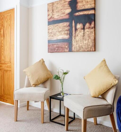 Mpl Apartments Woodside House By Harry Potter Studios