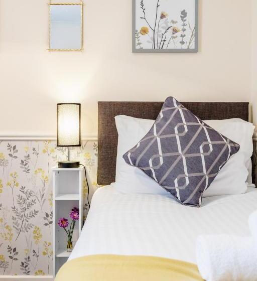 Mpl Apartments Woodside House By Harry Potter Studios