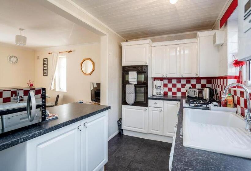 Mpl Apartments Woodside House By Harry Potter Studios