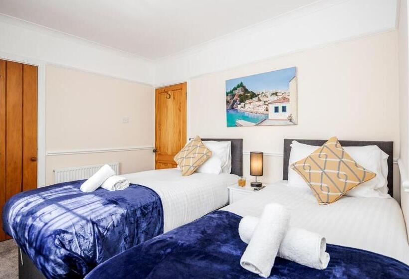 Mpl Apartments Woodside House By Harry Potter Studios