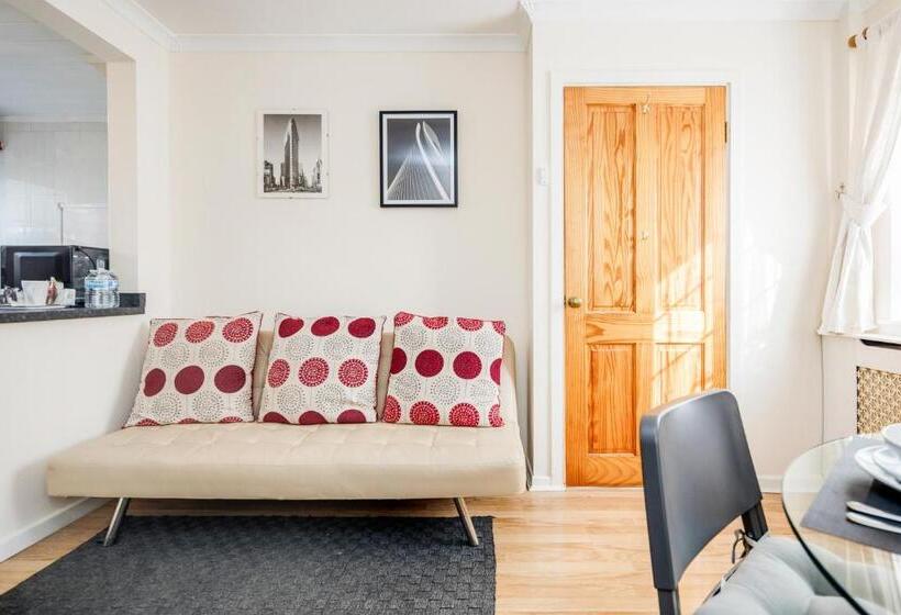 Mpl Apartments Woodside House By Harry Potter Studios