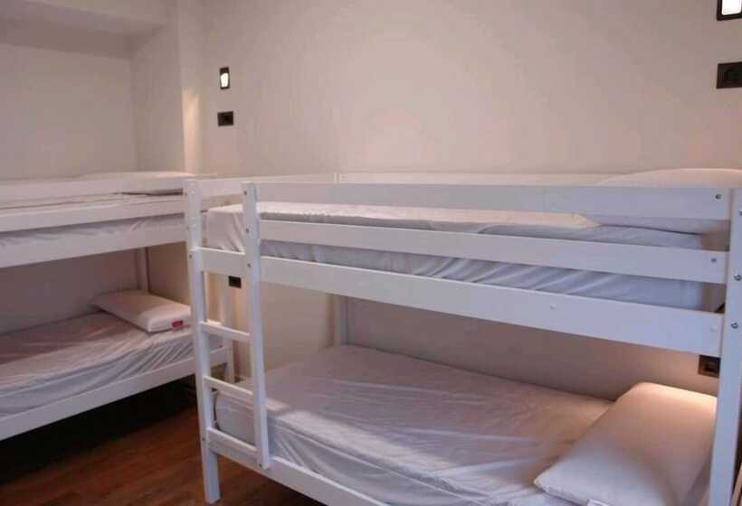 پانسیون Hostel Trovadores