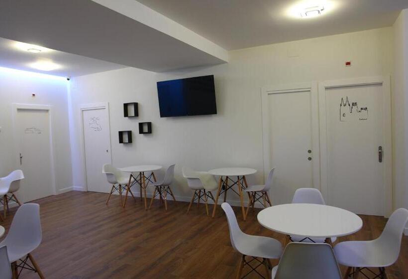 پانسیون Hostel Trovadores