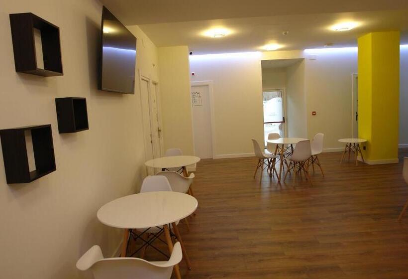 پانسیون Hostel Trovadores