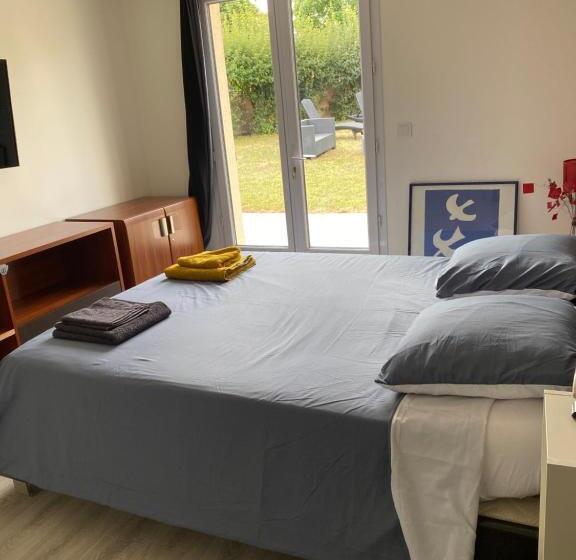 Plain Pied Climatisé Piscine Idéalement Situé