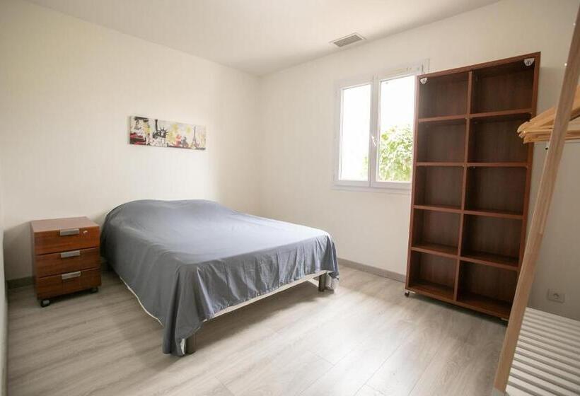 Plain Pied Climatisé Piscine Idéalement Situé