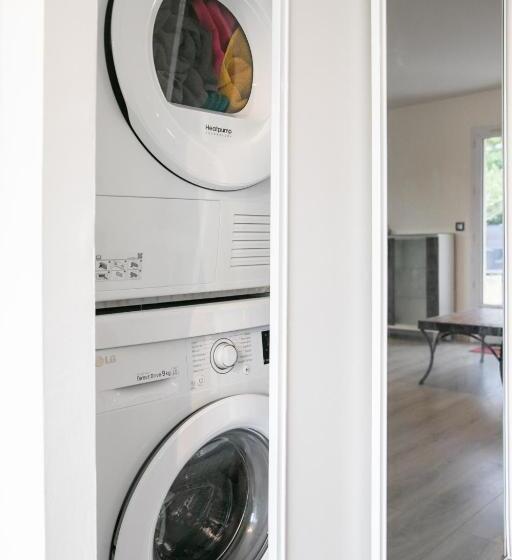 Plain Pied Climatisé Piscine Idéalement Situé