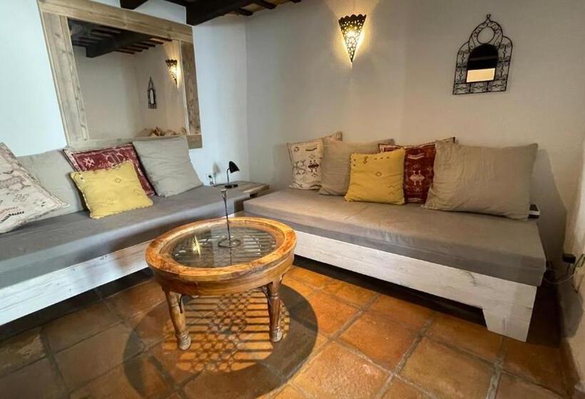 Preciosa Casa De Pueblo Con Vistas Y Patio