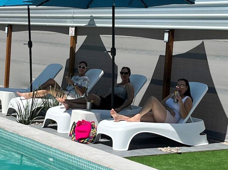 The Cove Boutique Hotel Adults Only