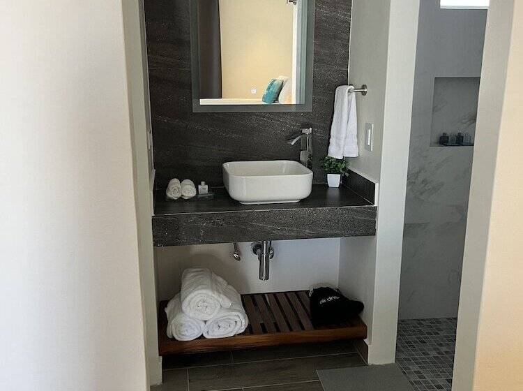 The Cove Boutique Hotel Adults Only