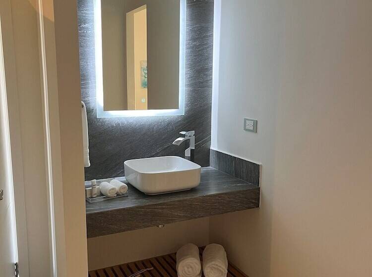 The Cove Boutique Hotel Adults Only