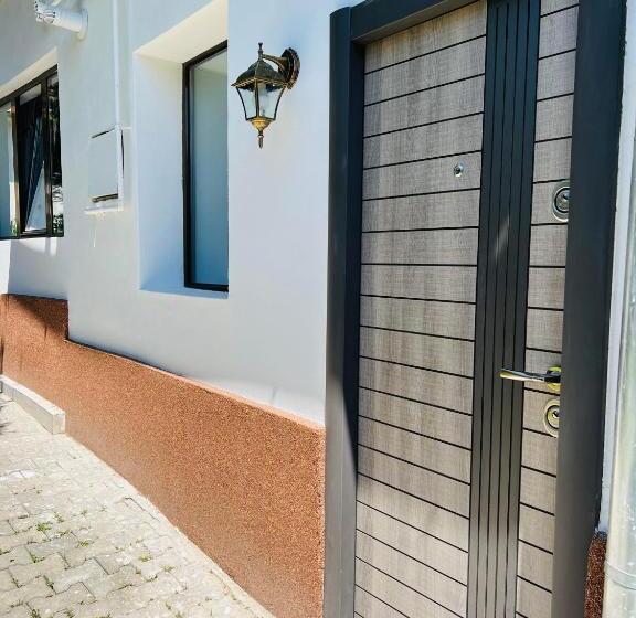 Apartament In Regim Hotelier Queen Medias