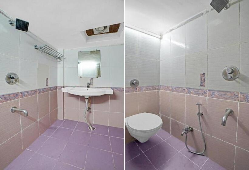 Capital O Convivial Hotel Amit Regency