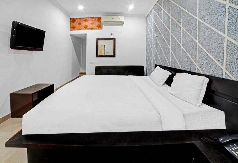 Capital O Convivial Hotel Amit Regency