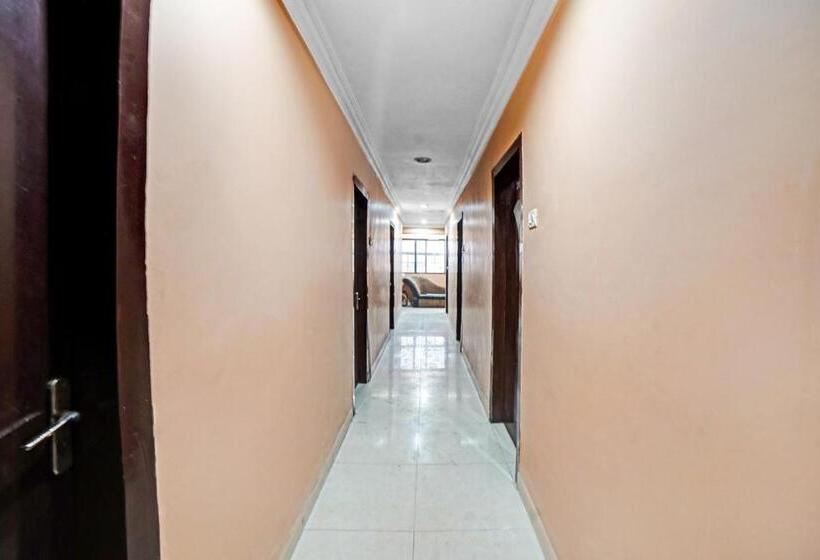 Capital O Convivial Hotel Amit Regency