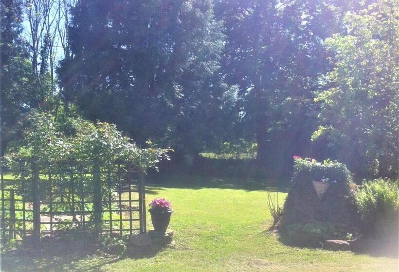 Charming Cottage Within Farmhouse