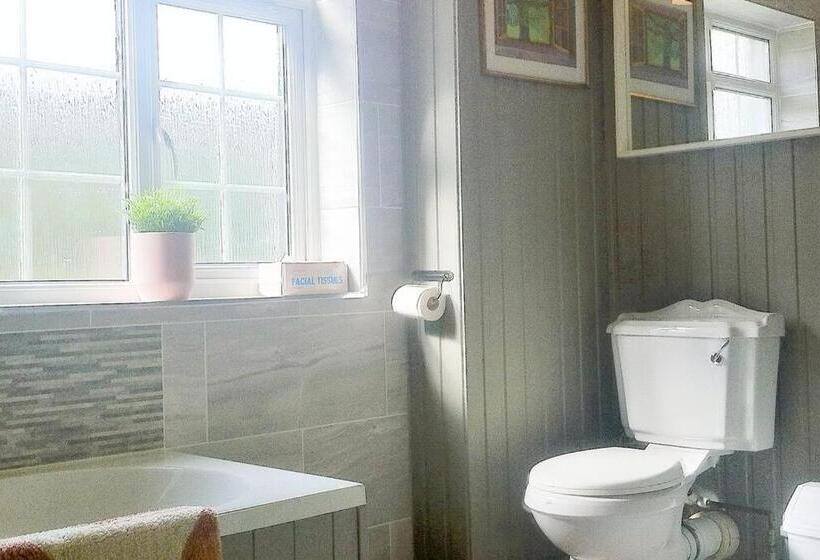 Charming Cottage Within Farmhouse