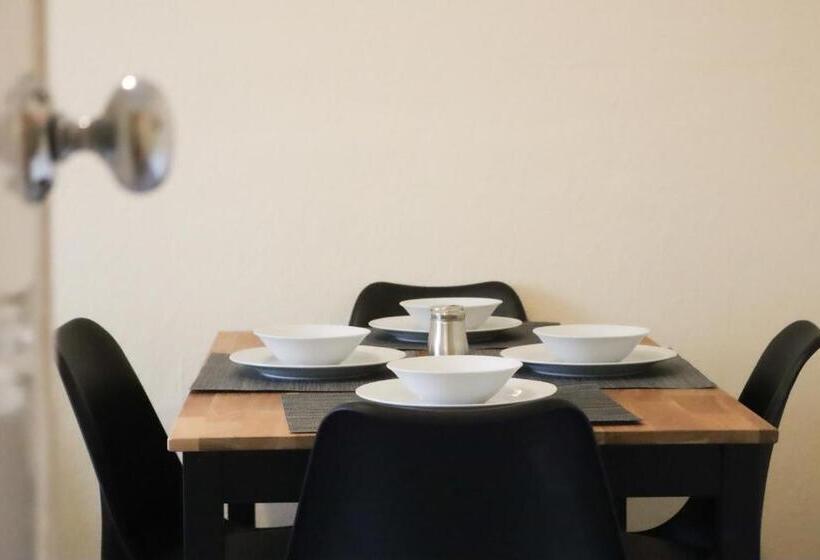 Cosy Ardrossan Apartment