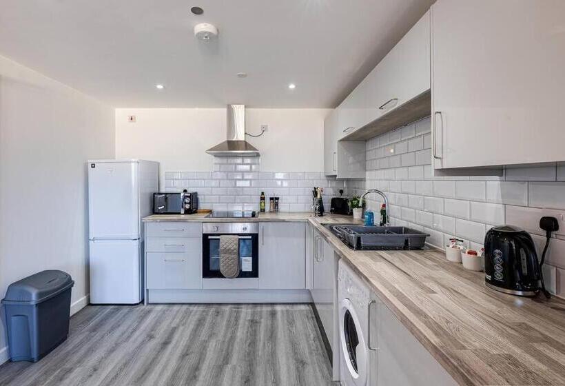 Entire 1 Bed Apt In The Centre Of Stockport