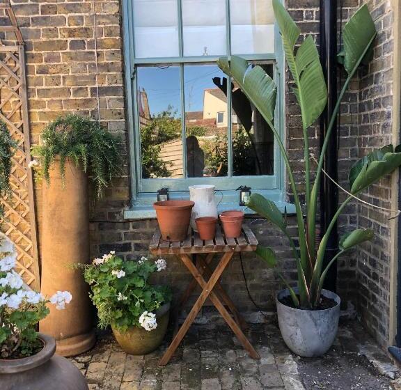 Fig Tree House, Family Friendly, 1 Min Sea