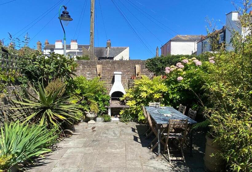 Fig Tree House, Family Friendly, 1 Min Sea