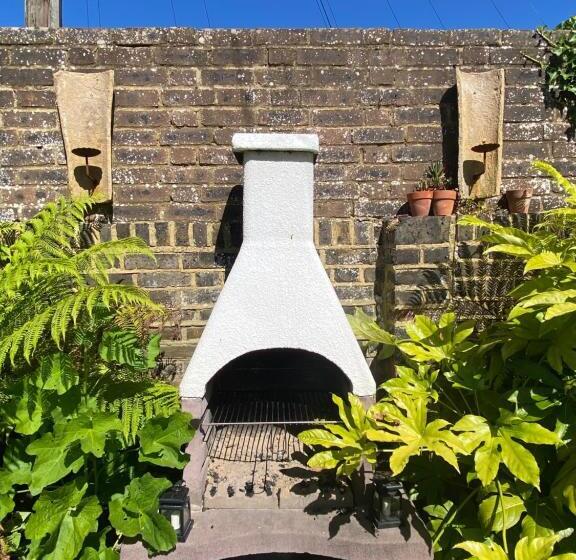 Fig Tree House, Family Friendly, 1 Min Sea