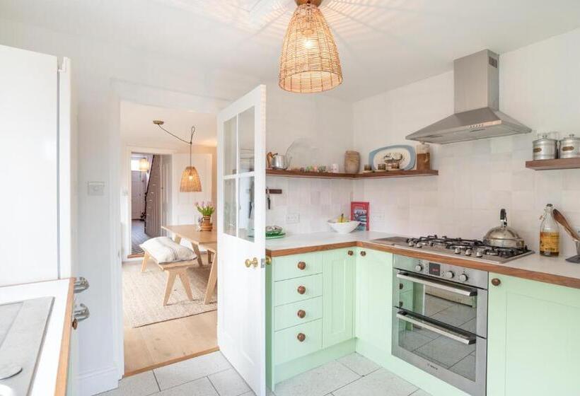 Fig Tree House, Family Friendly, 1 Min Sea