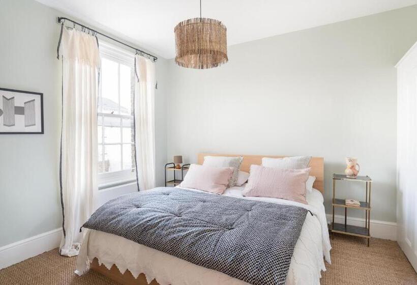 Fig Tree House, Family Friendly, 1 Min Sea