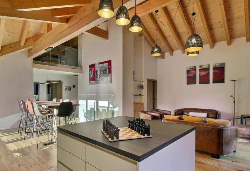 Source 24 Penthouse Spectacular View