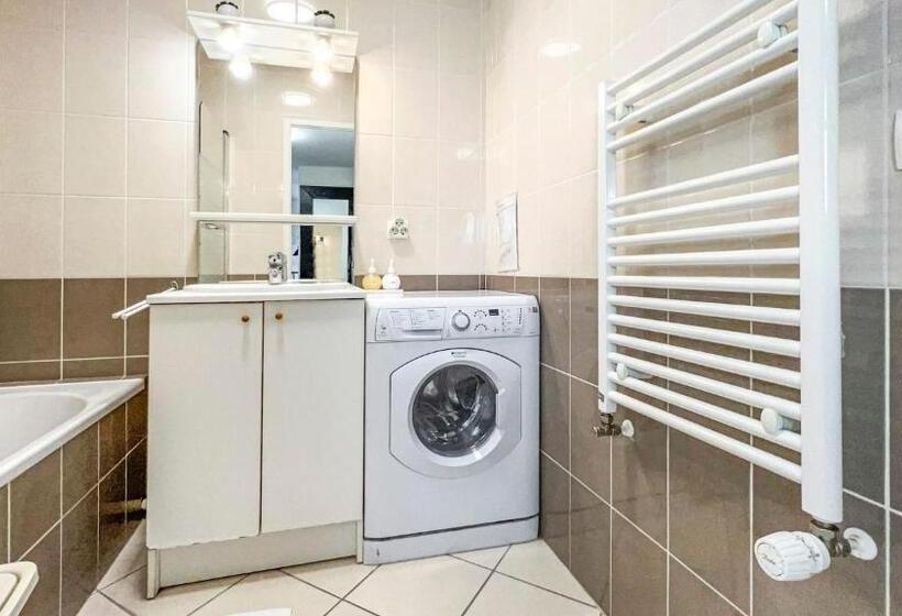 Homey Genius   à 100 M De La Douane/terrasse Privée