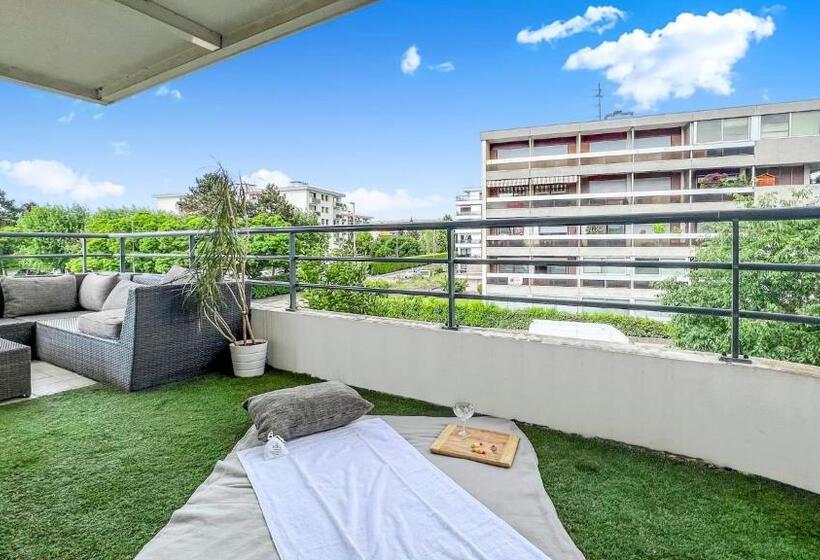 Homey Genius   à 100 M De La Douane/terrasse Privée