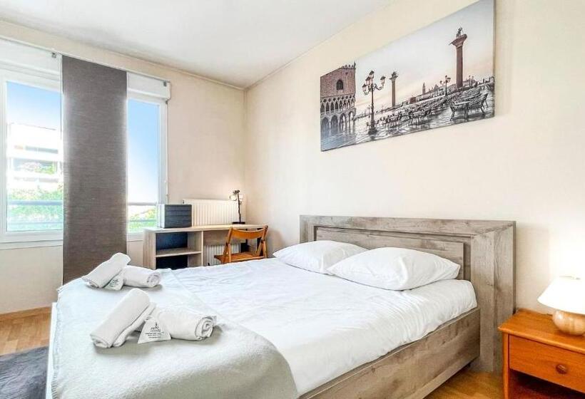 Homey Genius   à 100 M De La Douane/terrasse Privée