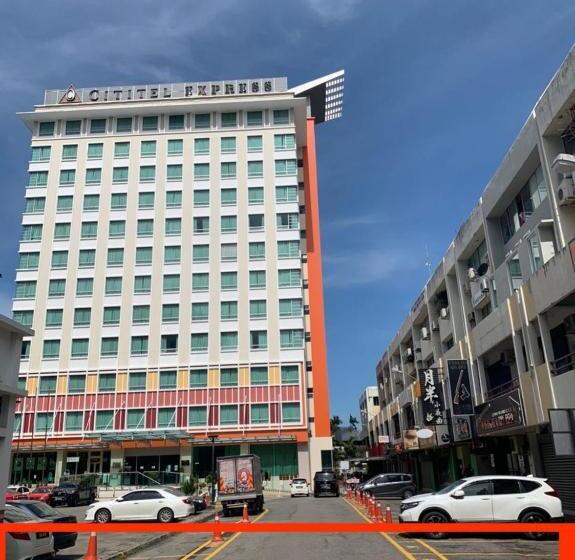 فندق A Residence @ Between Hilton & Cititel