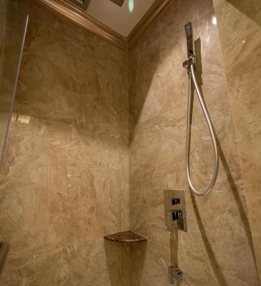 فندق A Residence @ Between Hilton & Cititel