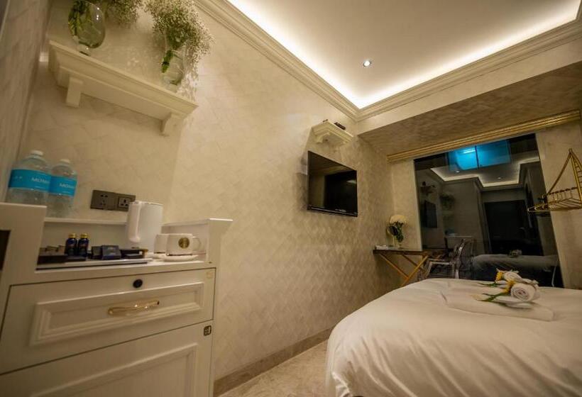 هتل A Residence @ Between Hilton & Cititel