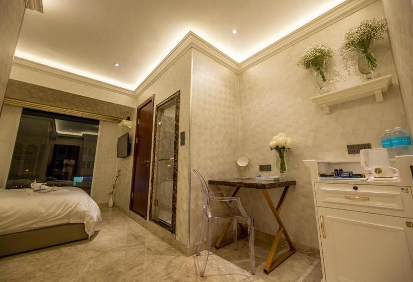 فندق A Residence @ Between Hilton & Cititel