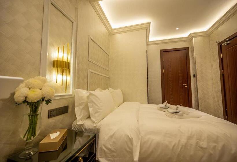 هتل A Residence @ Between Hilton & Cititel