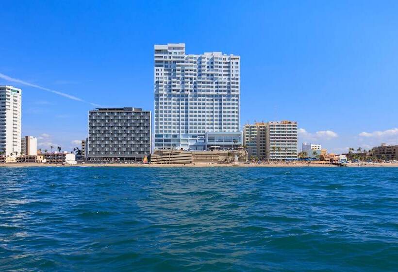 ホテル Courtyard By Marriott Mazatlan Beach Resort