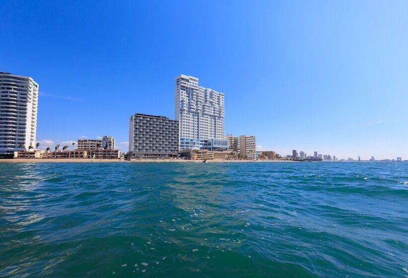 ホテル Courtyard By Marriott Mazatlan Beach Resort