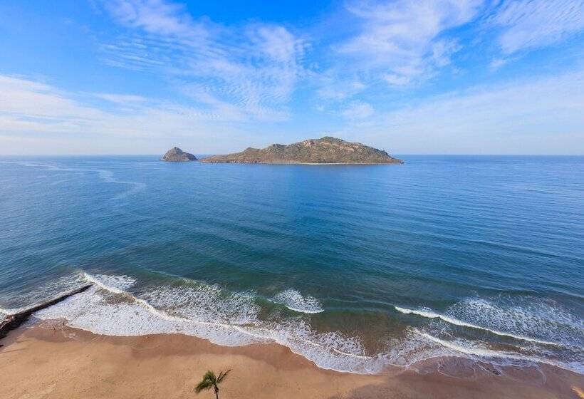 ホテル Courtyard By Marriott Mazatlan Beach Resort