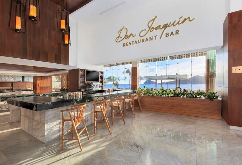 ホテル Courtyard By Marriott Mazatlan Beach Resort