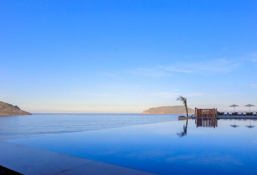 ホテル Courtyard By Marriott Mazatlan Beach Resort