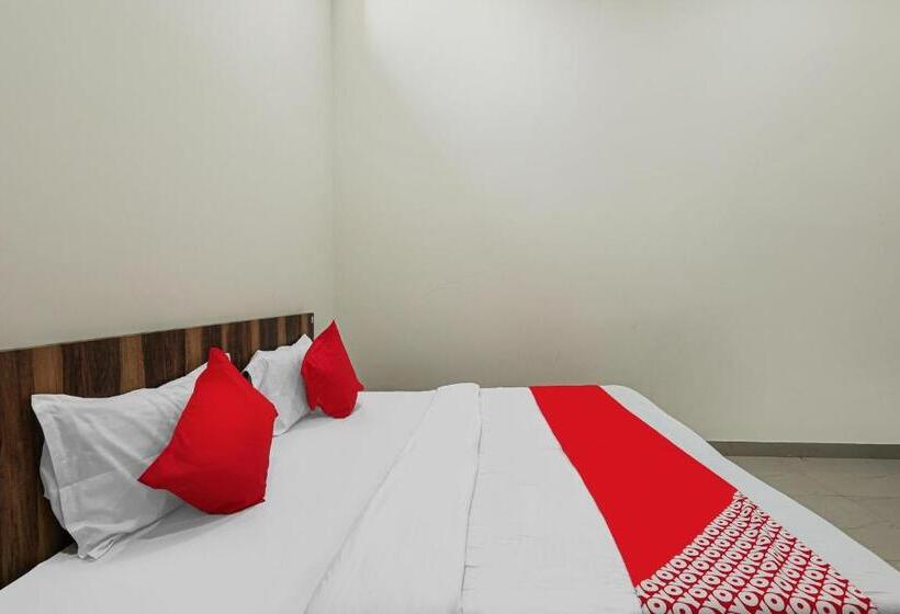 ホテル Oyo Flagship 86725 Chauhan